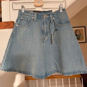 Levi's A-line mini skirt 24W NWT light blue wash
